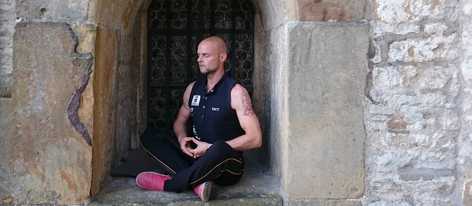 BECKENSCHIEFSTAND, HÜFTFEHLSTELLUNG, NACKEN UND RÜCKENBESCHWERDEN